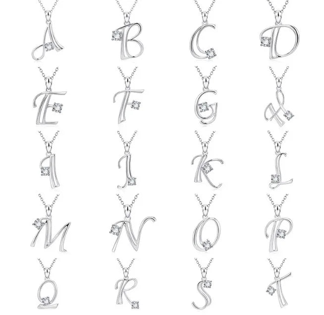 Colar com Pingente de Letra Manuscrita com Zircônia