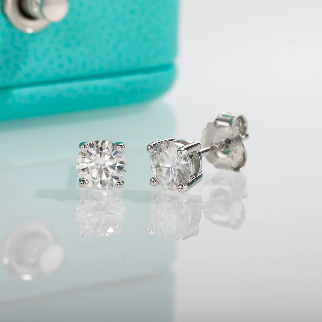 Brinco Ponto de Luz de Moissanite 4mm em Prata 925