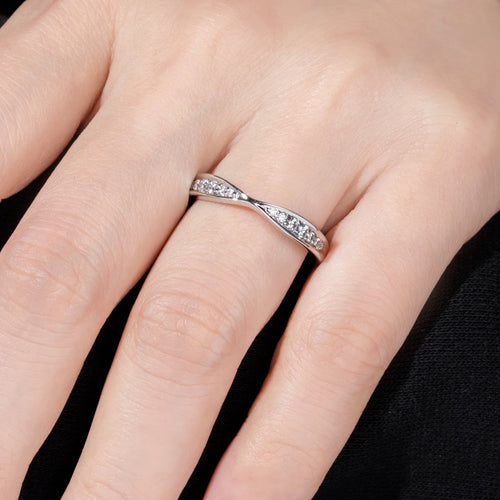 Aliança Laço com Moissanite em Prata 925