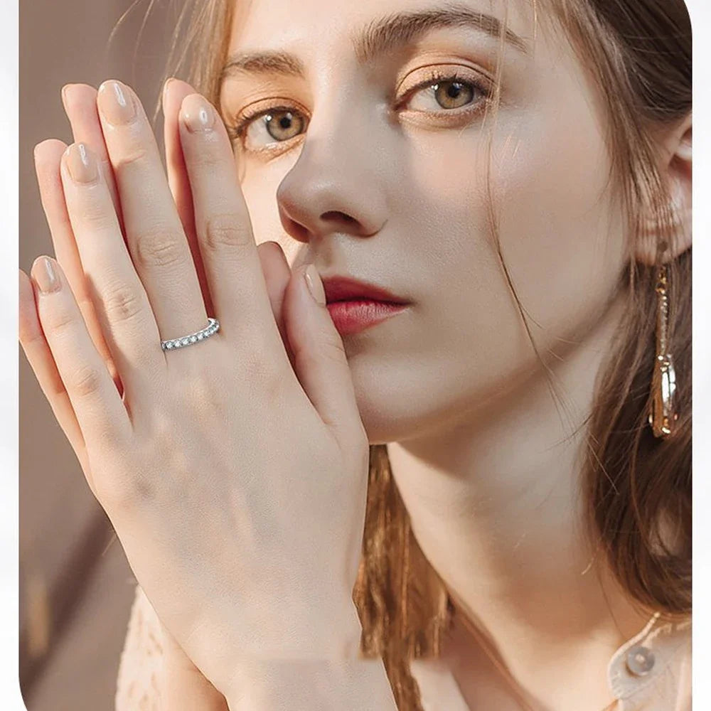 Anel Meia Aliança Moissanite 2mm Prata 925 | Certificado GRA