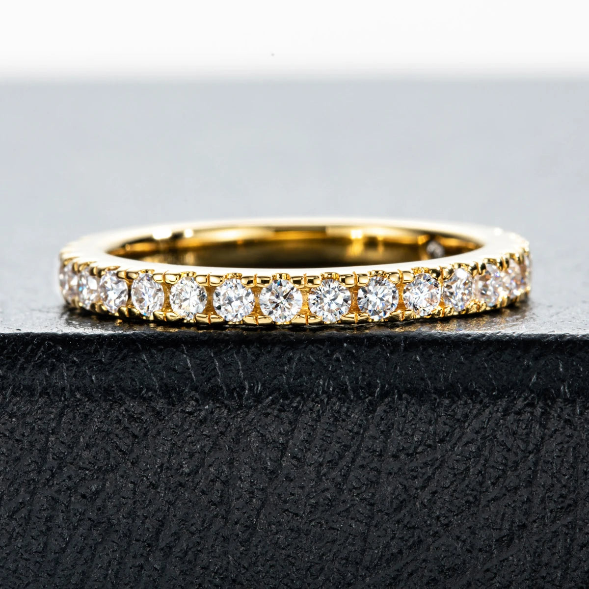 Anel Meia Aliança de Moissanite 1,9mm Banhado a Ouro 18K